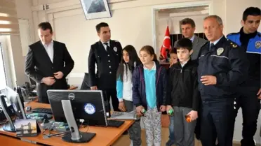 Suşehri'nde Öğrenciler Emniyet Müdürlüğünü Ziyaret Etti