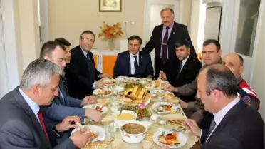 Büyükelçi Köy Ziyaret Etti, Karadeniz Yemekleri Yedi