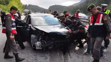 Freni Patlayan Kamyon Otomobile Çarptı: 1 Ölü, 2 Yaralı