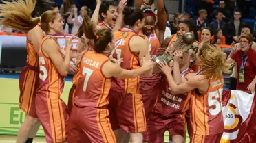 Avrupa Şampiyonu Galatasaray Odeabank Kupasını Aldı