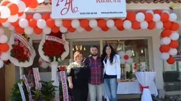 Kuşadası'nda Pia Kuaför'ün Açılış Töreni Yapıldı