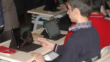 Ortaca'da Öğretmen ve Öğrencilere Tablet Dağıtıldı