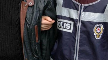 Çubuk'ta Çaldıkları Otomobili Parçalarken Yakalandılar
