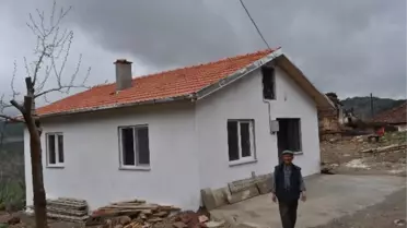 Demirci'de Evi Yanan Vatandaşa Devlet Sahip Çıktı