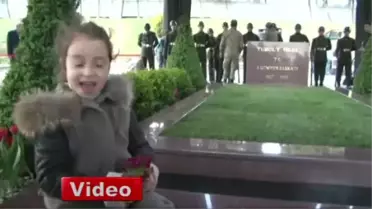 Torunundan Turgut Özal'a Çiçek