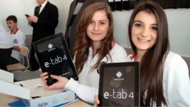 Erdek'te Öğrencilere Tablet Dağıtıldı