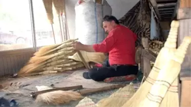 Kdz. Ereğli'deki Son Süpürgeci Mesleğini Yaşatmaya Çalışıyor