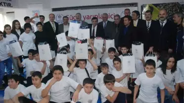 Dünya Boks Şampiyonu, Dünya Çocukları Birliği Başkanı Oldu