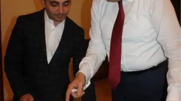 Ünver'e Beşiktaşlı Futbolcuların İmzaladığı Forma Hediye Edildi