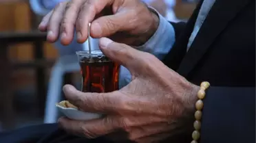 Bu Kahvehanede Çayın Fiyatı, İsteme Şekline Göre Değişiyor