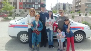 Jandarma'dan Çocuklara 23 Nisan Hediyesi