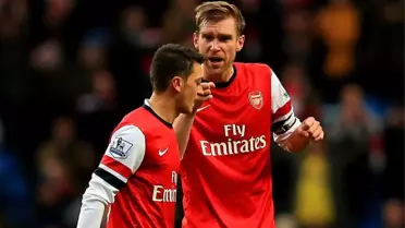 Mesut'a Mertesacker Sahip Çıktı