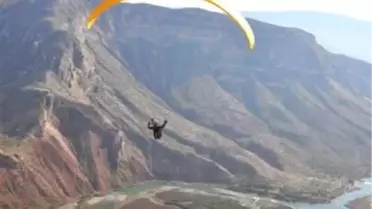 Siirt'te Yamaç Parüşütü Gösterisi Düzenlendi