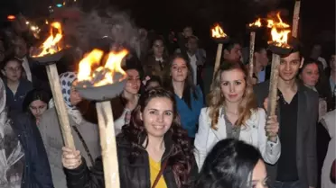 Ayvacık'ta Meşale Yürüyüşüne Yoğun İlgi