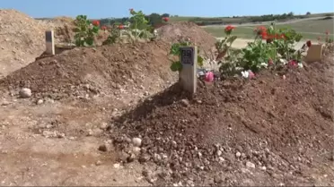 Anne ile Kızı Yan Yana Toprağa Verildi