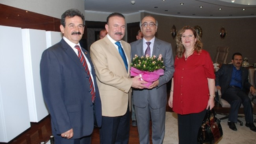 İzmit Belediye Başkanı Doğan'a Yoğun Ziyaretçi Trafiği Devam Ediyor