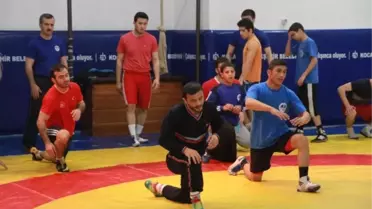 Kocaelili Güreşçiler, Hafta Sonu Minderde