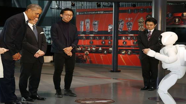 Romot Asimo Obama'ya Şut Çekti