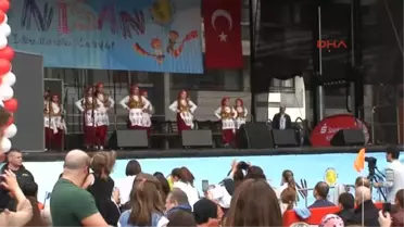 Köln'de Çoşkulu 23 Nisan Şenliği
