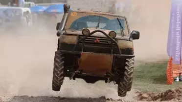 Off-Road Yarışlarındaki Kaza Araç Kamerasına Yansıdı