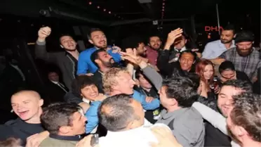 Fenerbahçe Ailesi Şampiyonluğu Yemekte Kutladıfenerbahçe Ailesi Şampiyonluğu Yemekte Kutladı