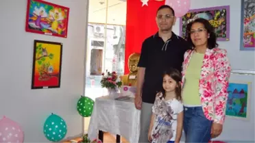 Minik Ressamın Foça'da Açtığı Sergi, Hayranlık Uyandırdı
