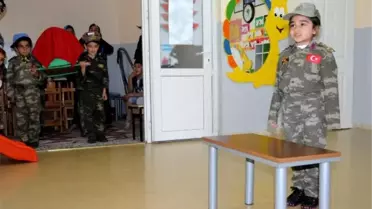 Şehitkamilli Minik Öğrencilerden Anlamlı Tiyatro Gösterisi