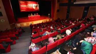 Hayata Sanatla Bakmak' Konulu Panel Akm'de Gerçekleştirildi
