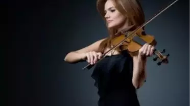 Ünlü Keman Virtüözü Önce Çaldı, Sonra Dua Etti