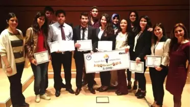 İzmir Üniversitesi Öğrencileri Farazi Dava Yarışmasında Şampiyon Oldu