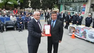 3 Yıldır Trafik Cezası Almayan Örnek Şoföre Trafik Haftası'nda Ödül