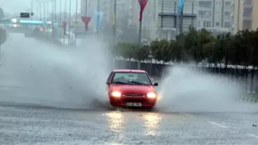 Meteoroloji'den Sağanak Yağış ve Fırtına Uyarısı
