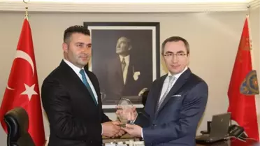Emniyet Müdürü Doğan'dan Yılın Servis Sürücülerine Plaket