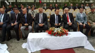 Dünyada 7 Milyar İnsanın 925 Milyonu Aç, 500 Milyonu da Obez