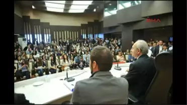 Kılıçdaroğlu Gençlerle 'Selfıe' Çekti