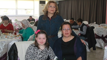 Kırklareli Belediyesi Engelliler Haftası Dolayısıyla Kahvaltı Verdi