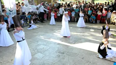 Anaokulu Öğrencilerinden Sema Gösterisi