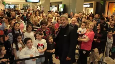 Neco, 50. Sanat Yılı Konserinde Anneler İçin Sahne Aldı!