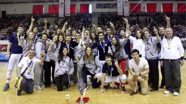 Yaşar Üniversitesi Çifte Şampiyon