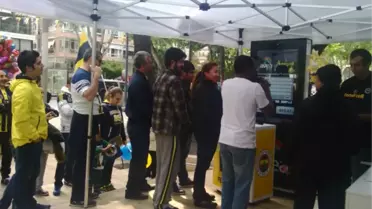 Fenercell ve Trabzoncell Etkinlikleriyle Avea'dan Taraftarlara Maç Öncesi Sürprizi