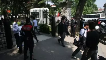 Polisten Okul Önlerinde Sıkı Denetim