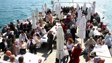 AK Parti'li Kadınlardan Anneler Günü Yemeği