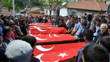 283 Canın Kaybolduğu Soma'daki Facia 16 İlde Protesto Edildi
