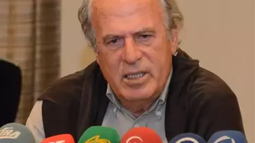 Mustafa Denizli: Ayrılmayacağım