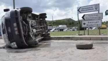 Minibüs İle Tır Çarpıştı: 14 Yaralı