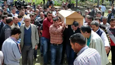 Soma'da 23 Madenci Gözyaşlarıyla Toprağa Verildi