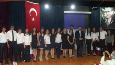 Liselilerden 'Her Anne Bir Şiirdir' Dinletisi