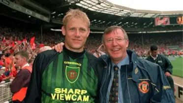 Schmeichel: Van Gaal Şampiyonluğa Oynar