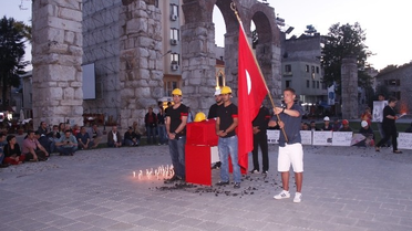 Selçuklular, Madencileri Türk Bayrağına Sarılı Tabutun Önünde Nöbet Tutarak Andı
