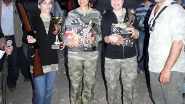 Avcı Kadınlar Tam Otomatik Av Tüfeği İçin Yarıştı